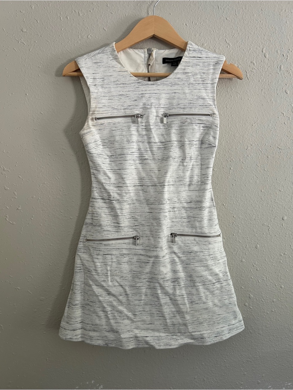 Banana Republic Heathered Light Gray Sleeveless Shift Dress with Zippers Petite